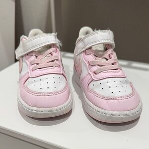 Nike Kids Sneakers in Pink and White